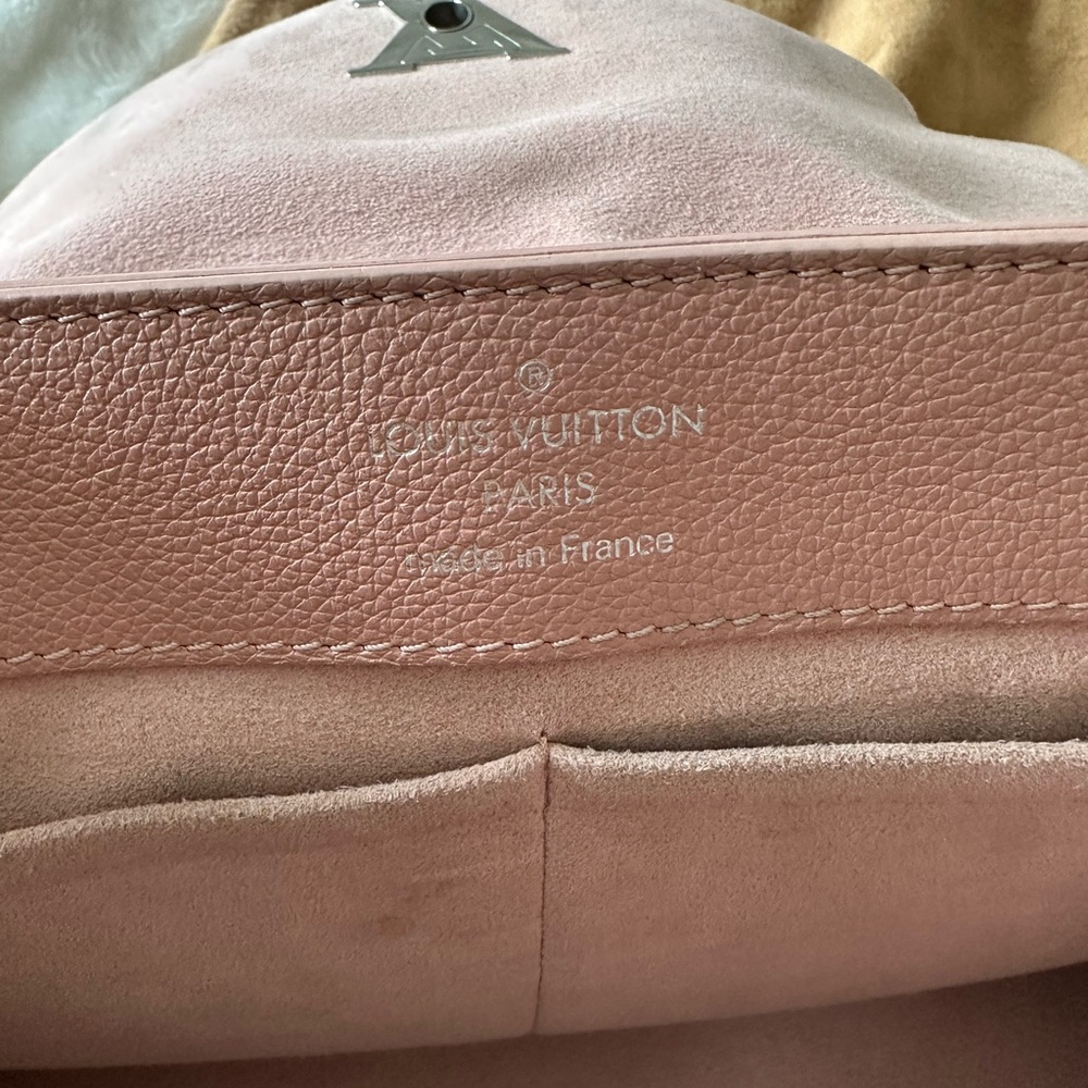 Louis Vuitton LockMe Ever MM Two Way Rose, Black, Cream Shoulder Bag - Picture 13 of 14